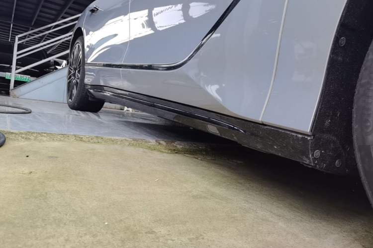 Used Denza Z9GT 2024 1100 Four-Wheel Drive Ultra Version Right Side Sill