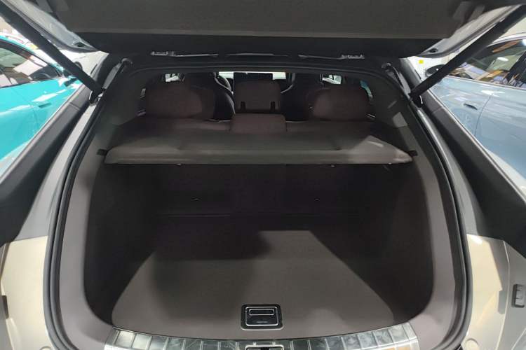 Used Denza Z9GT 2024 630 All-Wheel Drive Pro Version Trunk