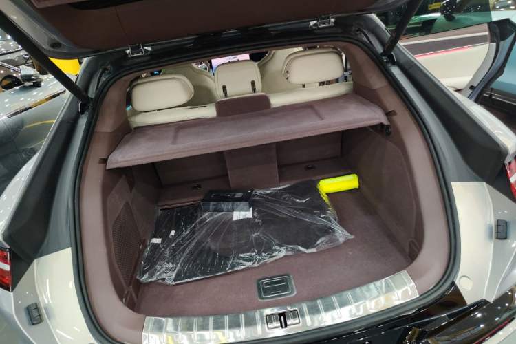 Used Denza Z9GT 2024 1100 Four-Wheel Drive Ultra Version Trunk