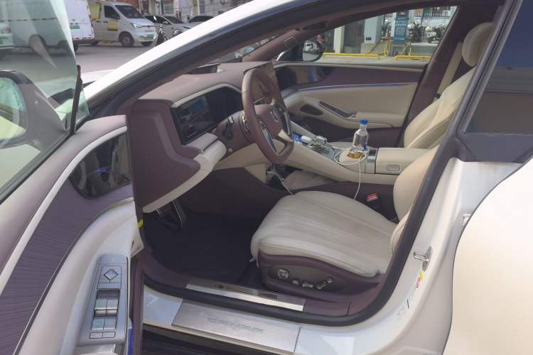 Used Denza Z9GT 2024 1100 Four-Wheel Drive Ultra Version Driver Seat