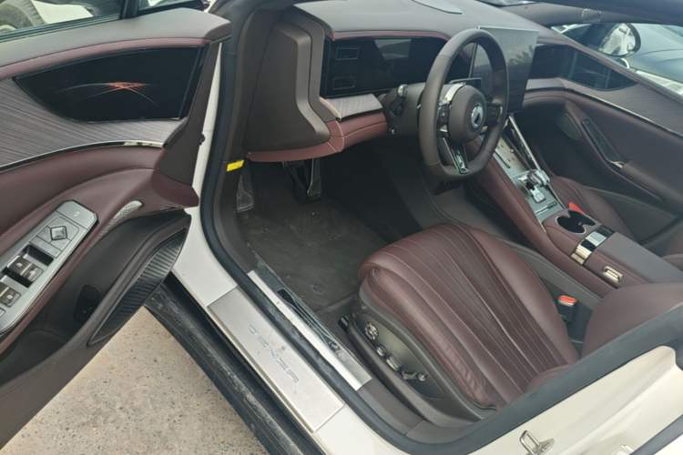 Used Denza Z9GT 2024 1100 Four-Wheel Drive Ultra Version Driver Seat