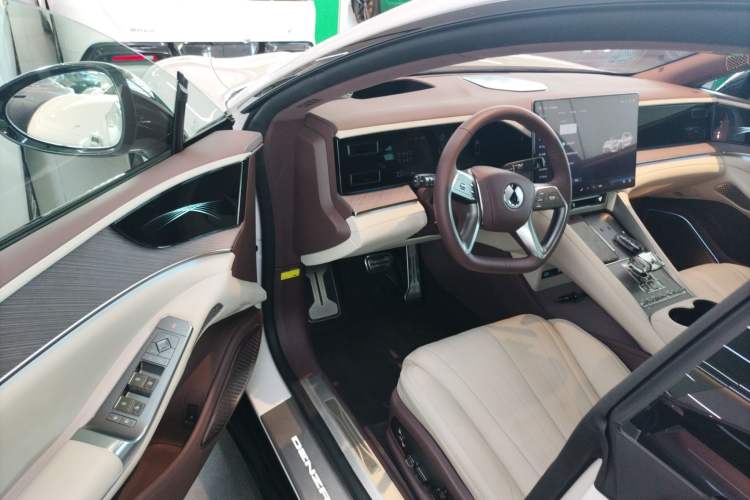 Used Denza Z9GT 2024 1100 Four-Wheel Drive Ultra Version Driver Seat