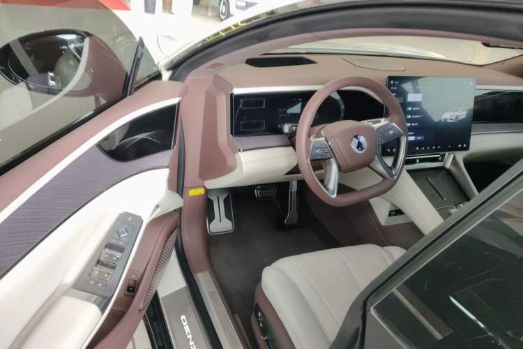 Used Denza Z9GT 2024 630 All-Wheel Drive Max Edition Driver Seat