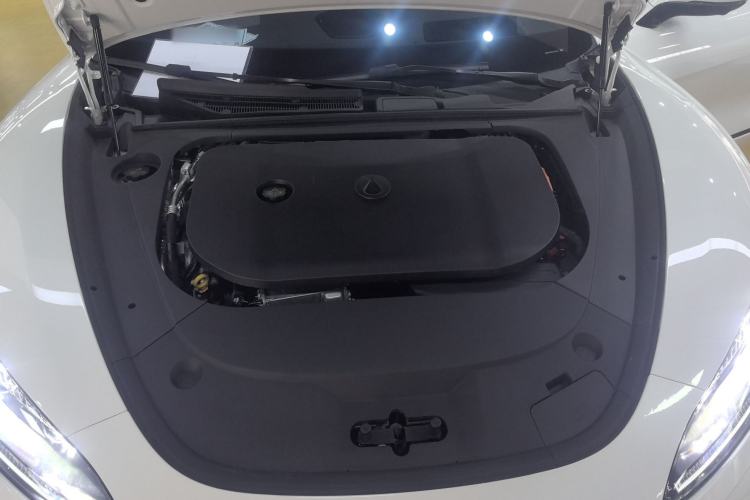 Used Denza Z9GT 2024 1100 Four-Wheel Drive Max Edition Engine Bay