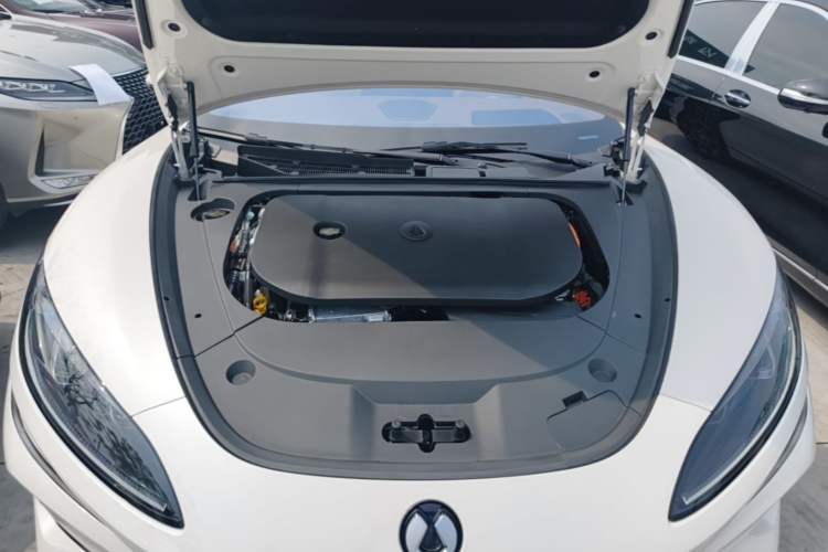 Used Denza Z9GT 2024 1100 Four-Wheel Drive Ultra Version Engine Bay