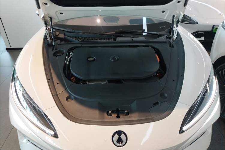 Used Denza Z9GT 2024 1100 Four-Wheel Drive Ultra Version Engine Bay