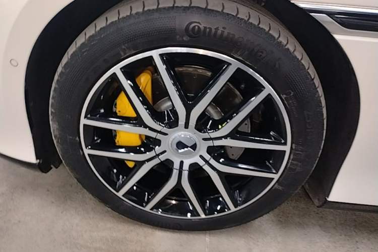 Used Denza Z9GT 2024 630 All-Wheel Drive Pro Version Exterior 4