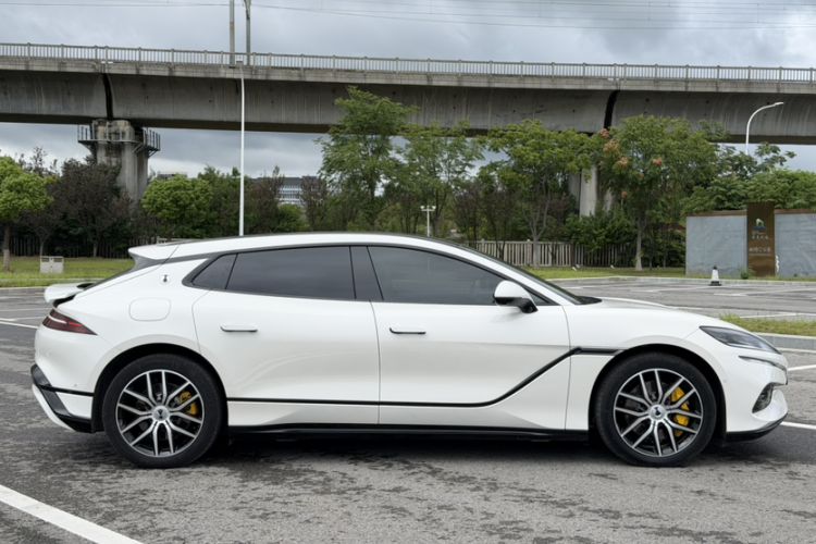Used Denza Z9GT 2024 630 All-Wheel Drive Max Edition Exterior 5