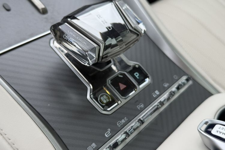 Used Denza Z9GT 2024 630 All-Wheel Drive Max Edition Gear Lever