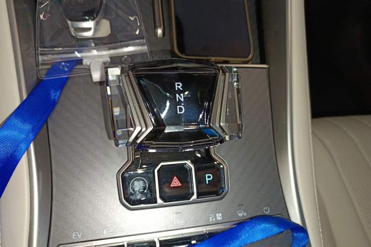 Used Denza Z9GT 2024 1100 4x4 Max First Edition Gear Lever