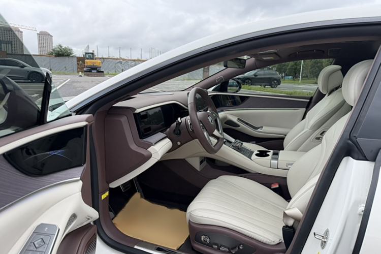 Used Denza Z9GT 2024 630 All-Wheel Drive Max Edition Interior 1