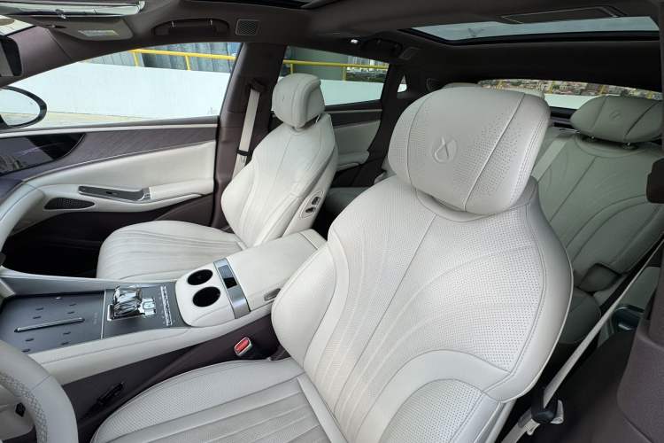Used Denza Z9GT 2024 1100 4x4 Max First Edition Interior 7