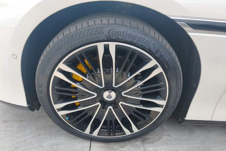 Used Denza Z9GT 2024 1100 Four-Wheel Drive Ultra Version Left Front Wheel Hub
