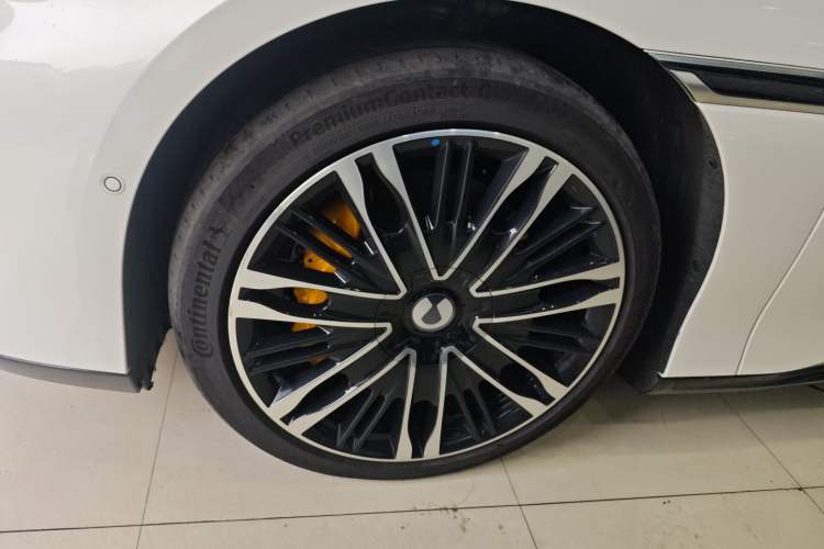 Used Denza Z9GT 2024 1100 Four-Wheel Drive Ultra Version Left Front Wheel Hub