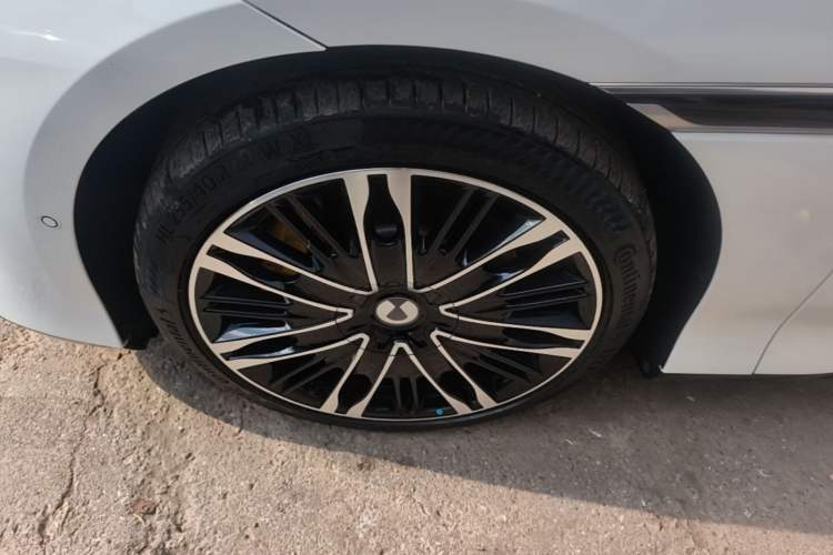 Used Denza Z9GT 2024 1100 Four-Wheel Drive Ultra Version Left Front Wheel Hub