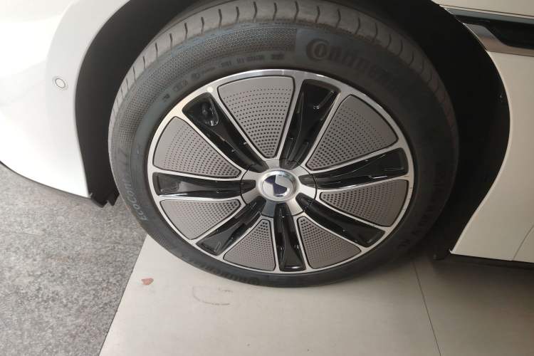 Used Denza Z9GT 2024 1100 Four-Wheel Drive Max Edition Left Front Wheel Hub