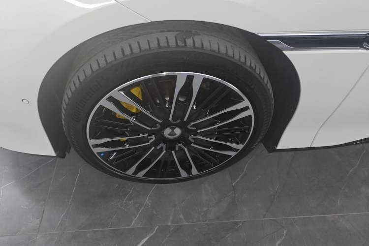 Used Denza Z9GT 2024 1100 4x4 Ultra First Edition Left Front Wheel Hub