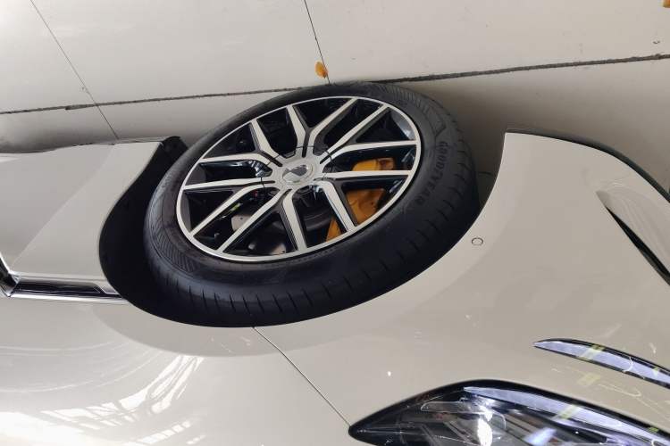 Used Denza Z9GT 2024 630 All-Wheel Drive Max Edition Left Front Wheel Hub