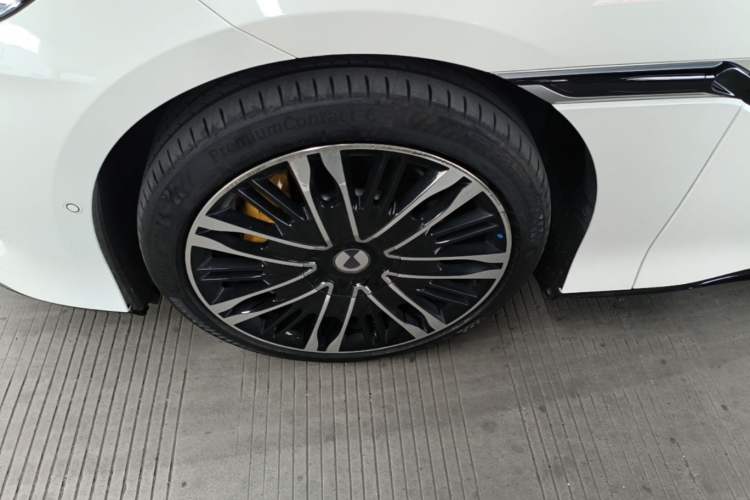 Used Denza Z9GT 2024 1100 Four-Wheel Drive Ultra Version Left Front Wheel Hub