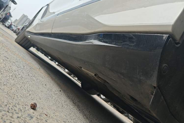 Used Denza Z9GT 2024 1100 Four-Wheel Drive Ultra Version Left Side Sill