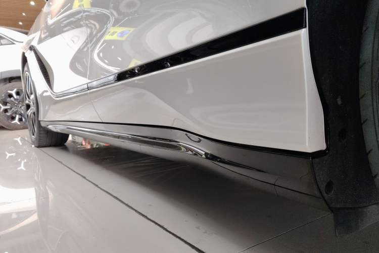 Used Denza Z9GT 2024 630 All-Wheel Drive Max Edition Left Side Sill
