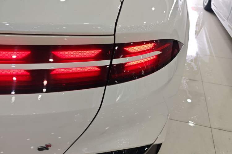 Used Denza Z9GT 2024 1100 Four-Wheel Drive Ultra Version Right Rear Taillight