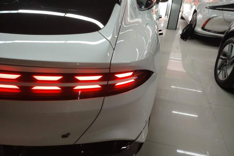 Used Denza Z9GT 2024 1100 Four-Wheel Drive Max Edition Right Rear Taillight