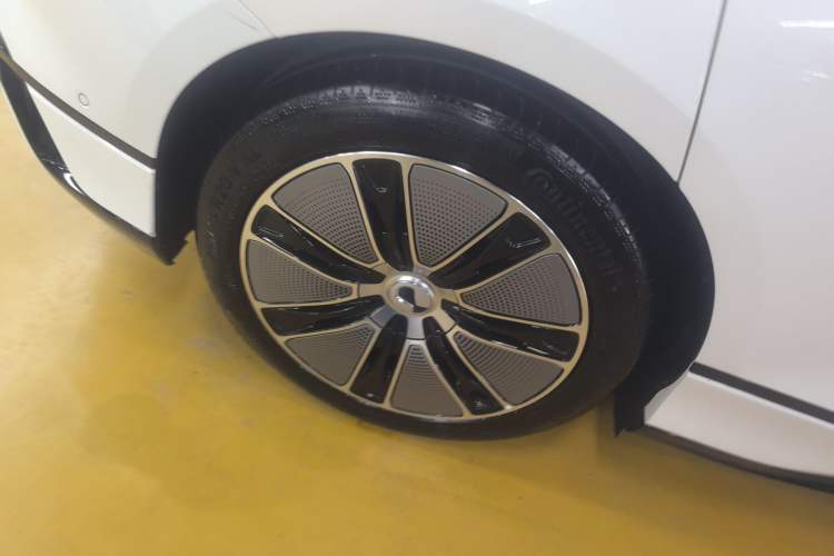 Used Denza Z9GT 2024 1100 Four-Wheel Drive Max Edition Right Rear Wheel Hub