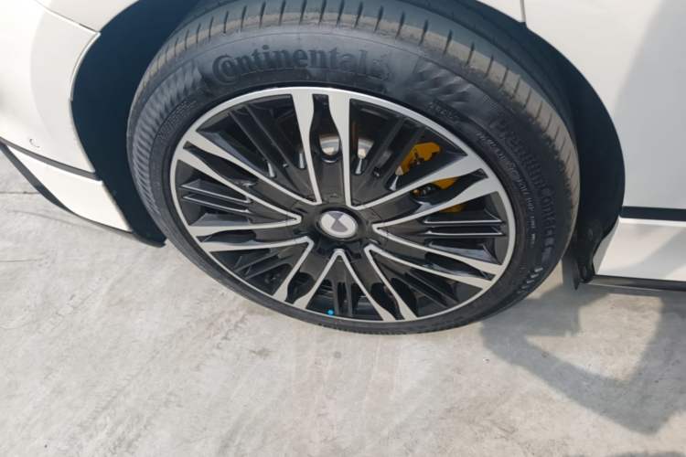 Used Denza Z9GT 2024 1100 Four-Wheel Drive Ultra Version Right Rear Wheel Hub