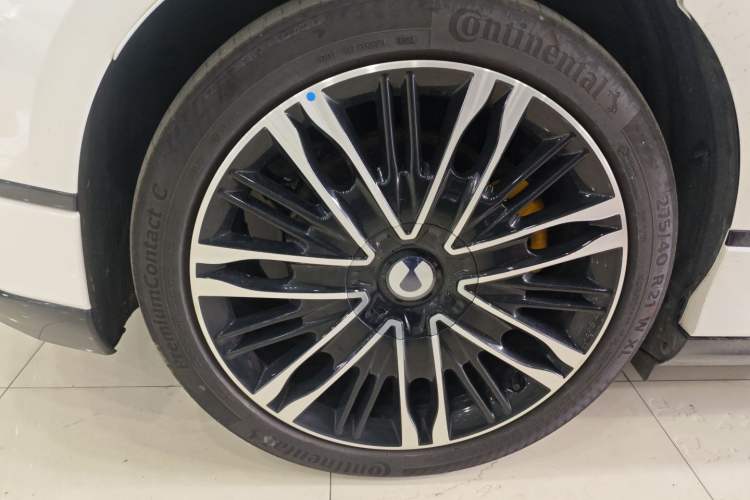 Used Denza Z9GT 2024 1100 Four-Wheel Drive Ultra Version Right Rear Wheel Hub