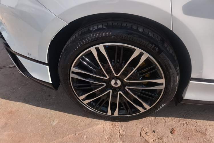 Used Denza Z9GT 2024 1100 Four-Wheel Drive Ultra Version Right Rear Wheel Hub