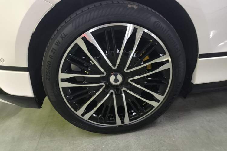 Used Denza Z9GT 2024 1100 Four-Wheel Drive Ultra Version Right Rear Wheel Hub