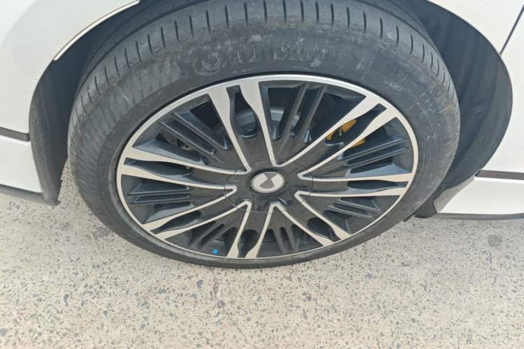 Used Denza Z9GT 2024 1100 Four-Wheel Drive Ultra Version Right Rear Wheel Hub