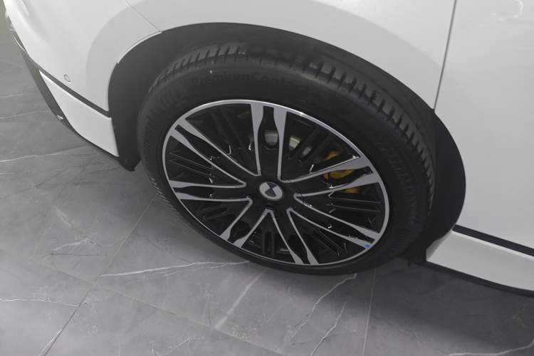 Used Denza Z9GT 2024 1100 4x4 Ultra First Edition Right Rear Wheel Hub