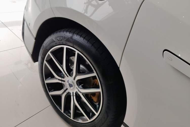 Used Denza Z9GT 2024 630 All-Wheel Drive Max Edition Right Rear Wheel Hub