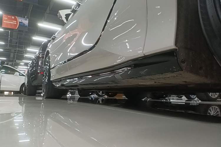 Used Denza Z9GT 2024 1100 Four-Wheel Drive Ultra Version Right Side Sill