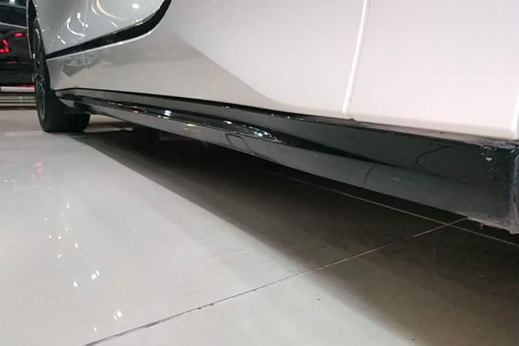 Used Denza Z9GT 2024 1100 Four-Wheel Drive Max Edition Right Side Sill