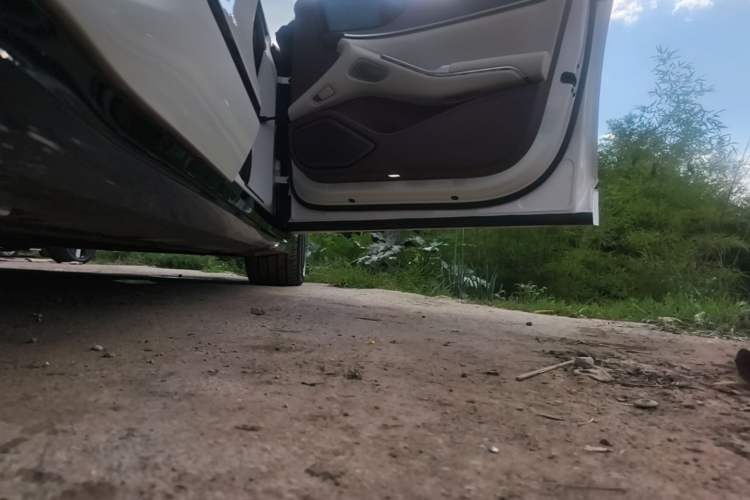 Used Denza Z9GT 2024 1100 Four-Wheel Drive Ultra Version Right Side Sill
