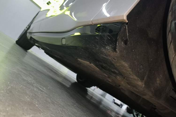 Used Denza Z9GT 2024 1100 Four-Wheel Drive Ultra Version Right Side Sill