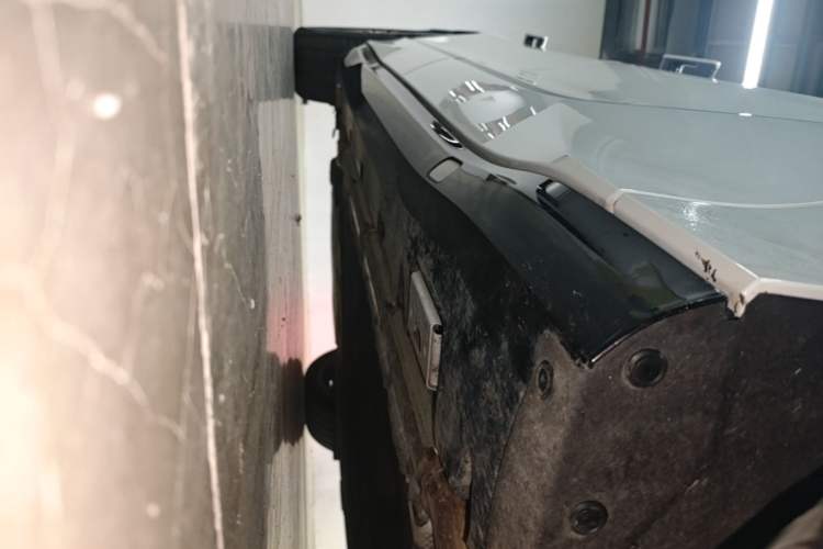 Used Denza Z9GT 2024 1100 Four-Wheel Drive Ultra Version Right Side Sill