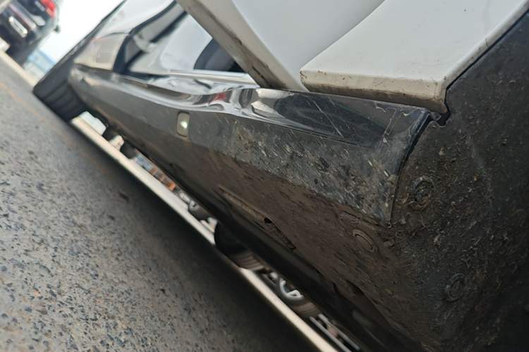 Used Denza Z9GT 2024 1100 Four-Wheel Drive Ultra Version Right Side Sill
