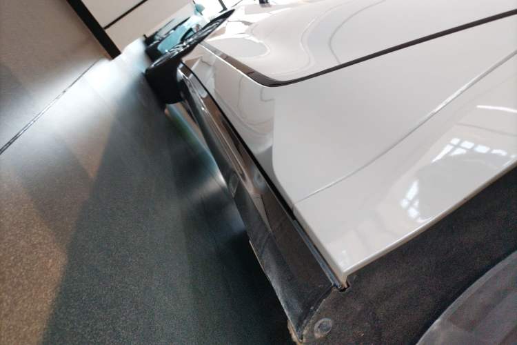 Used Denza Z9GT 2024 1100 Four-Wheel Drive Ultra Version Right Side Sill
