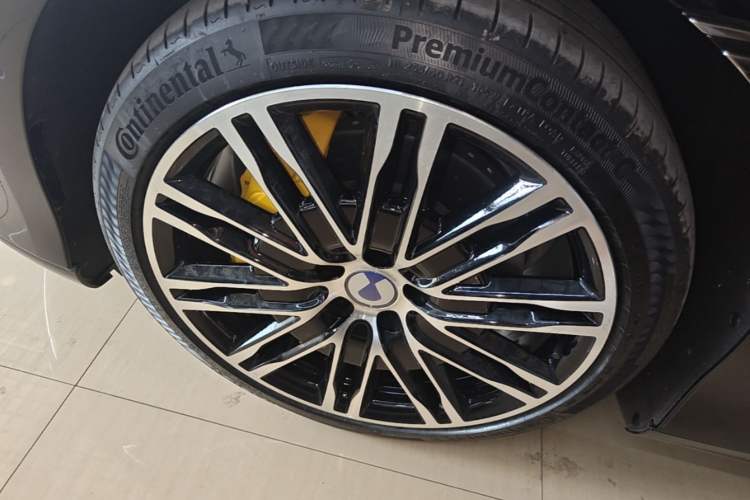 Used Denza Z9GT 2026 Easy Three-Party Flash Charge Performance Edition Left Front Wheel Hub