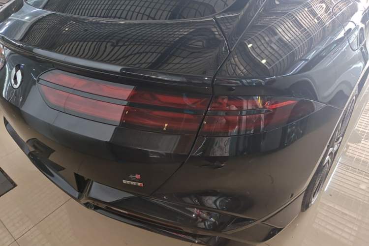Used Denza Z9GT 2026 Easy Three-Party Flash Charge Performance Edition Right Rear Taillight