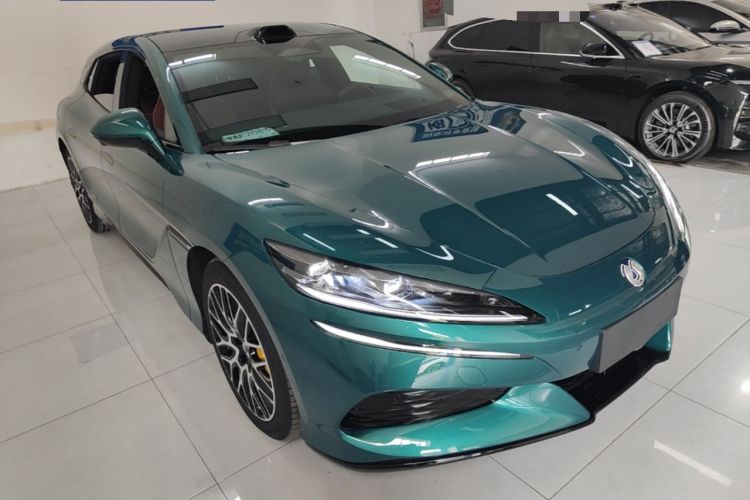 Used Denza Z9GT 2026 Flash Charge Prestige Edition Front Right 45 Deg