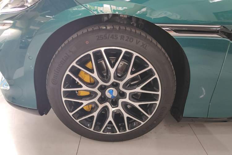 Used Denza Z9GT 2026 Flash Charge Prestige Edition Left Front Wheel Hub