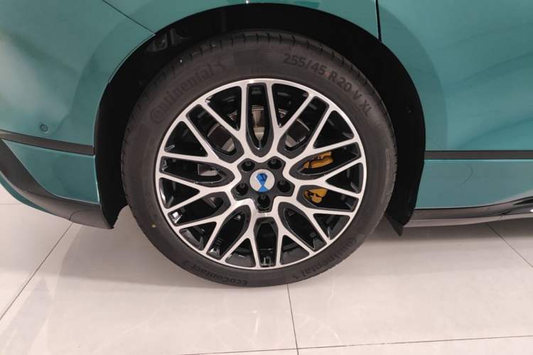 Used Denza Z9GT 2026 Flash Charge Prestige Edition Right Rear Wheel Hub