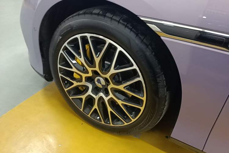 Used Denza Z9GT 2026 Flash Charge Prestige Edition Left Front Wheel Hub