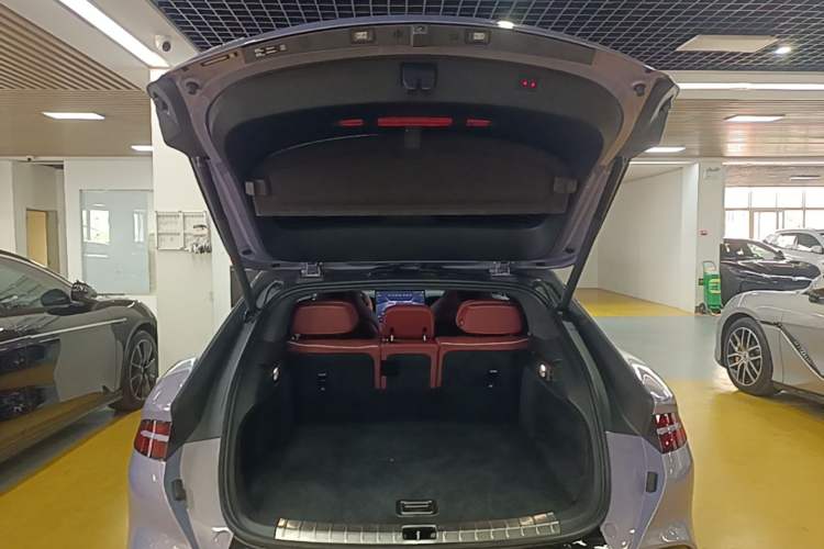 Used Denza Z9GT 2026 Flash Charge Prestige Edition Trunk