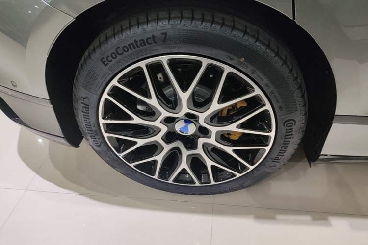 Used Denza Z9GT 2026 Flash Charge Prestige Edition Right Rear Wheel Hub